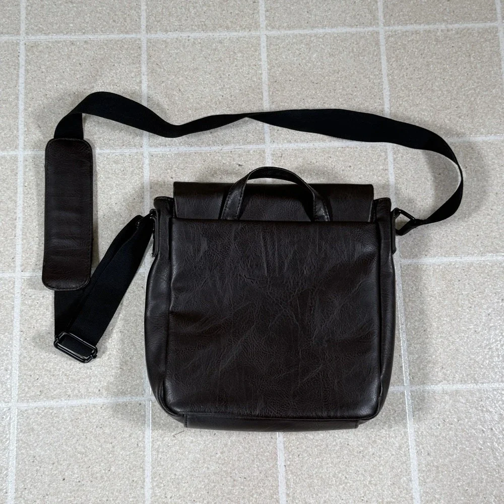 Kenneth Cole Reaction Risky Business Leather Messenger Bag Brown